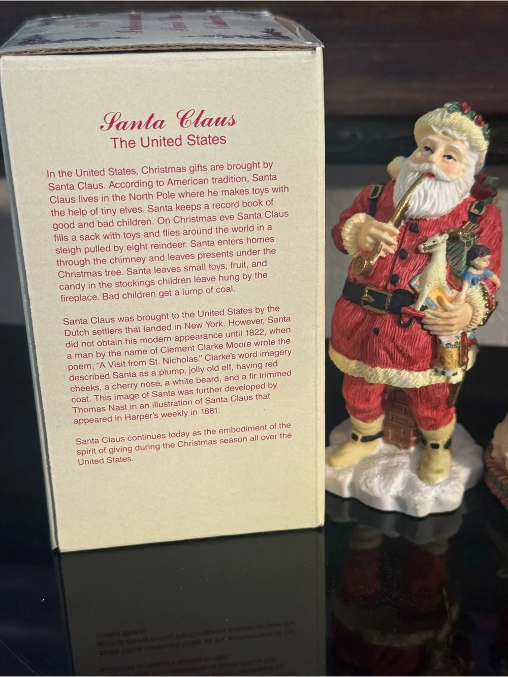 The International Collection Santa and Mrs. Claus Holiday Figurine 🇺🇸